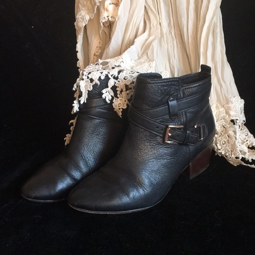 Coach booties pauline Sz 7.5 loose